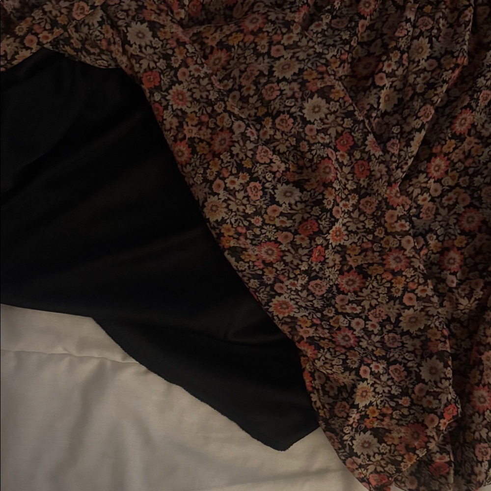 Trixxi Multicolor Floral Jumper with black lined interior. - Picture 8 of 8